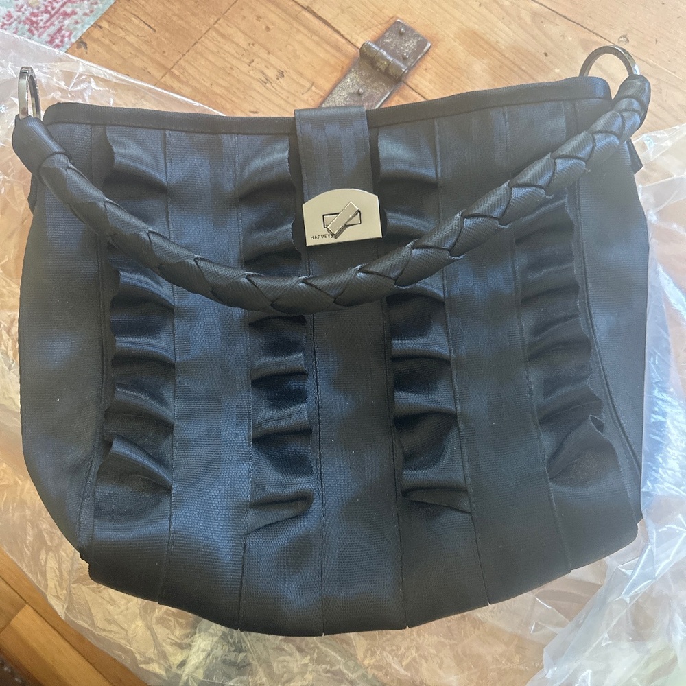 Harvey’s seatbelt bag -Lola Hobo